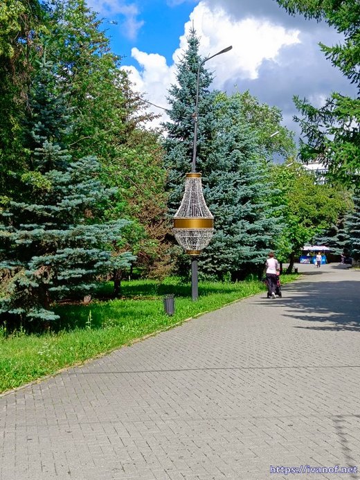 Фонари в парке Пушкина