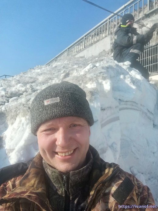 Строили снежные крепости на работе
